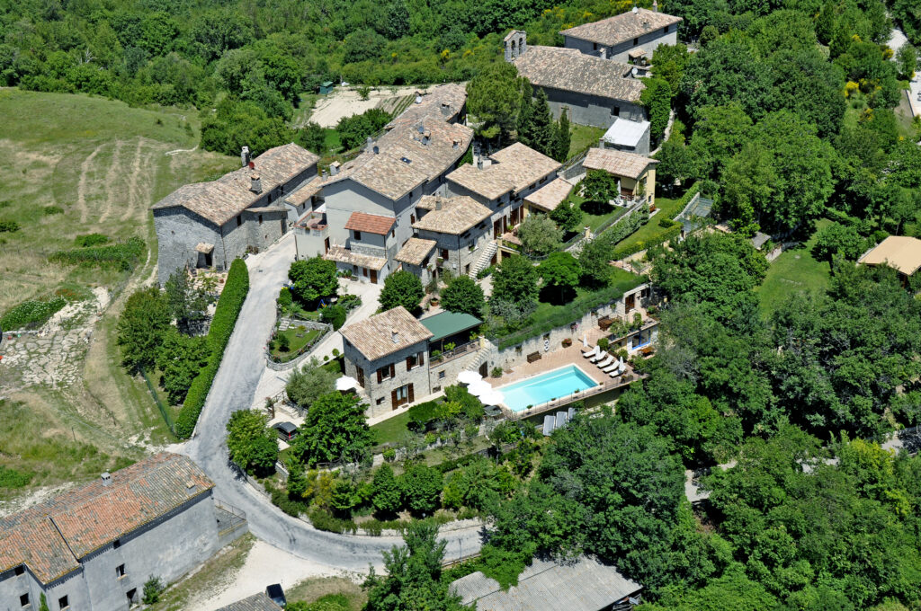 Borgo Acquaiura - Case vacanze e struttura in affitto a spoleto