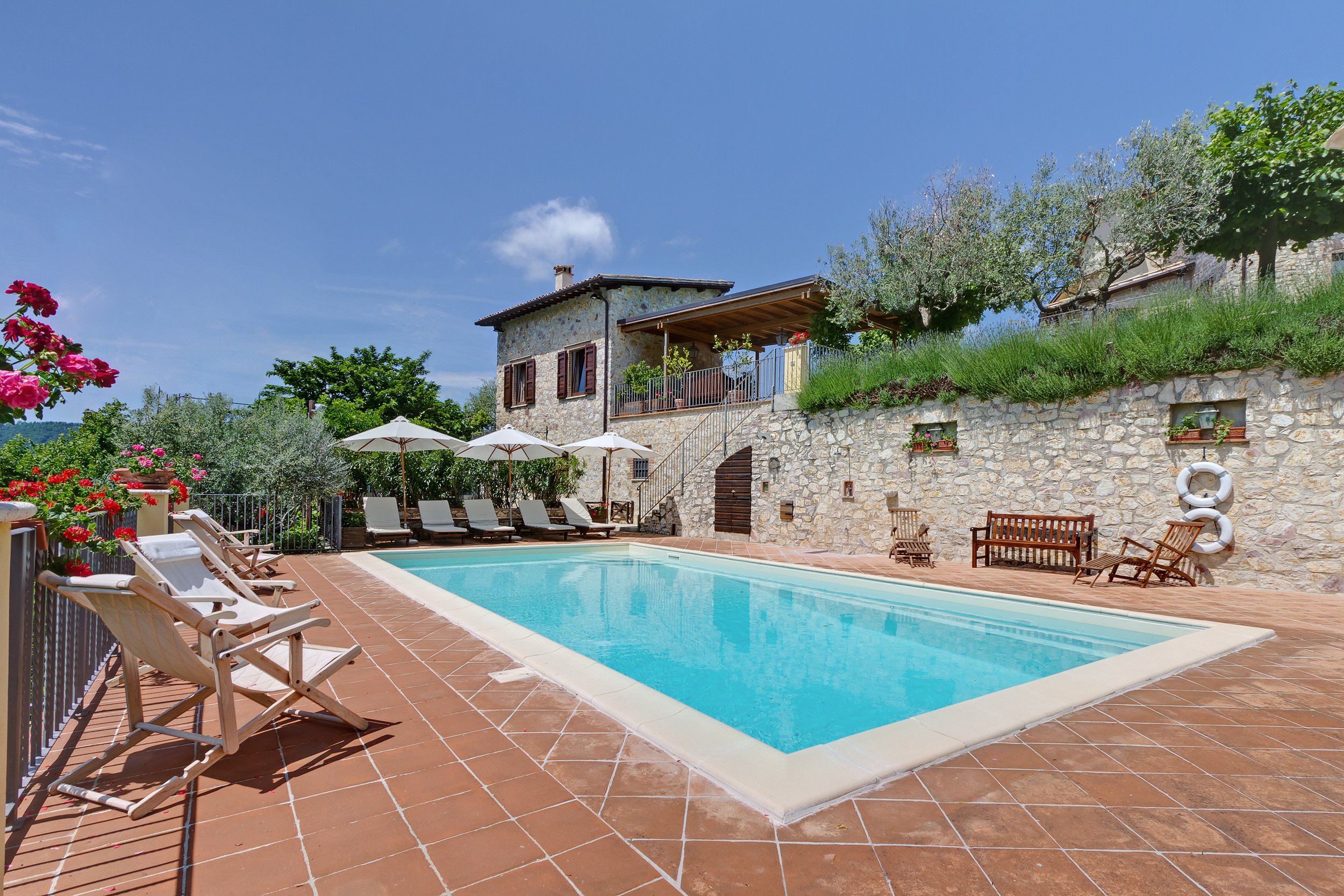 piscina panoramica borgo acquaiura